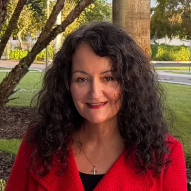 Konstantina Vagenas headshot